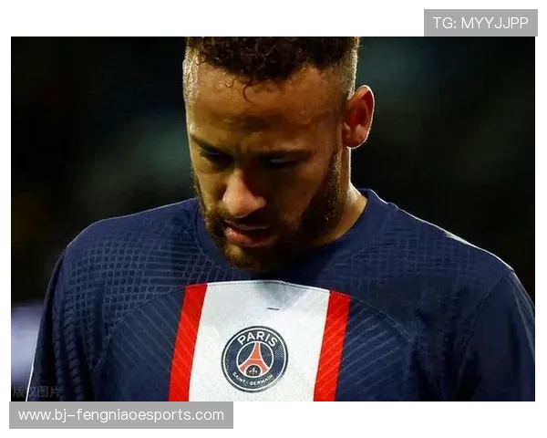 足球女球星生活瞬间展现独特魅力与场外风采